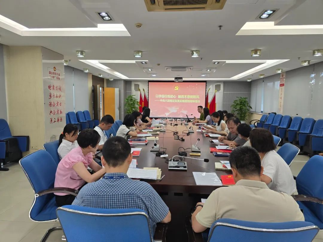 6月12日，，，，Z6尊龙凯时开展中央八项划定及着实施细则精神专题培训及警示教育，，，，一连筑牢深入贯彻中央八项划定精神堤坝。。。。.jpg